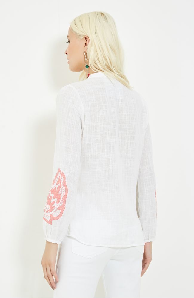 05000258_004_2-BATA-DETALHE-BORDADOS