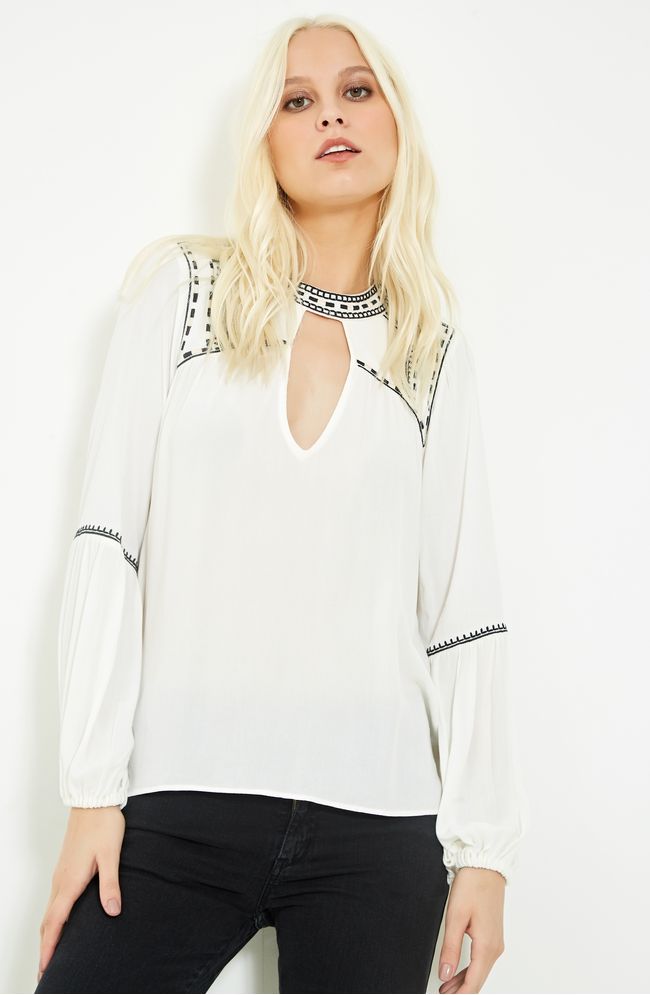 05181141_075_1-BLUSA-DECOTE-BORDADO