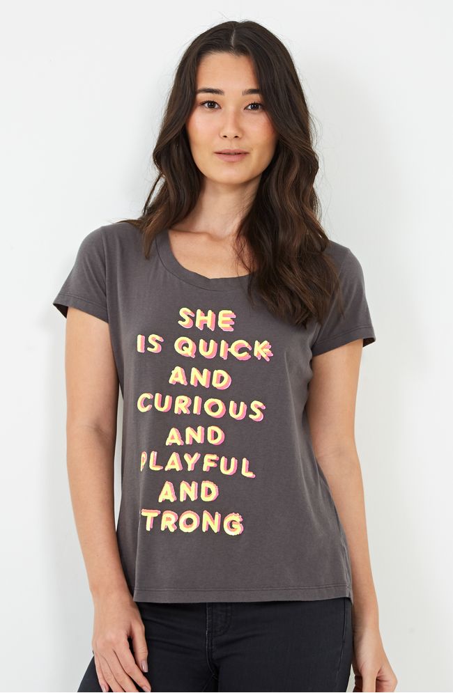 05200931_137_01-BLUSA-SILK-SHE-IS-QUICK
