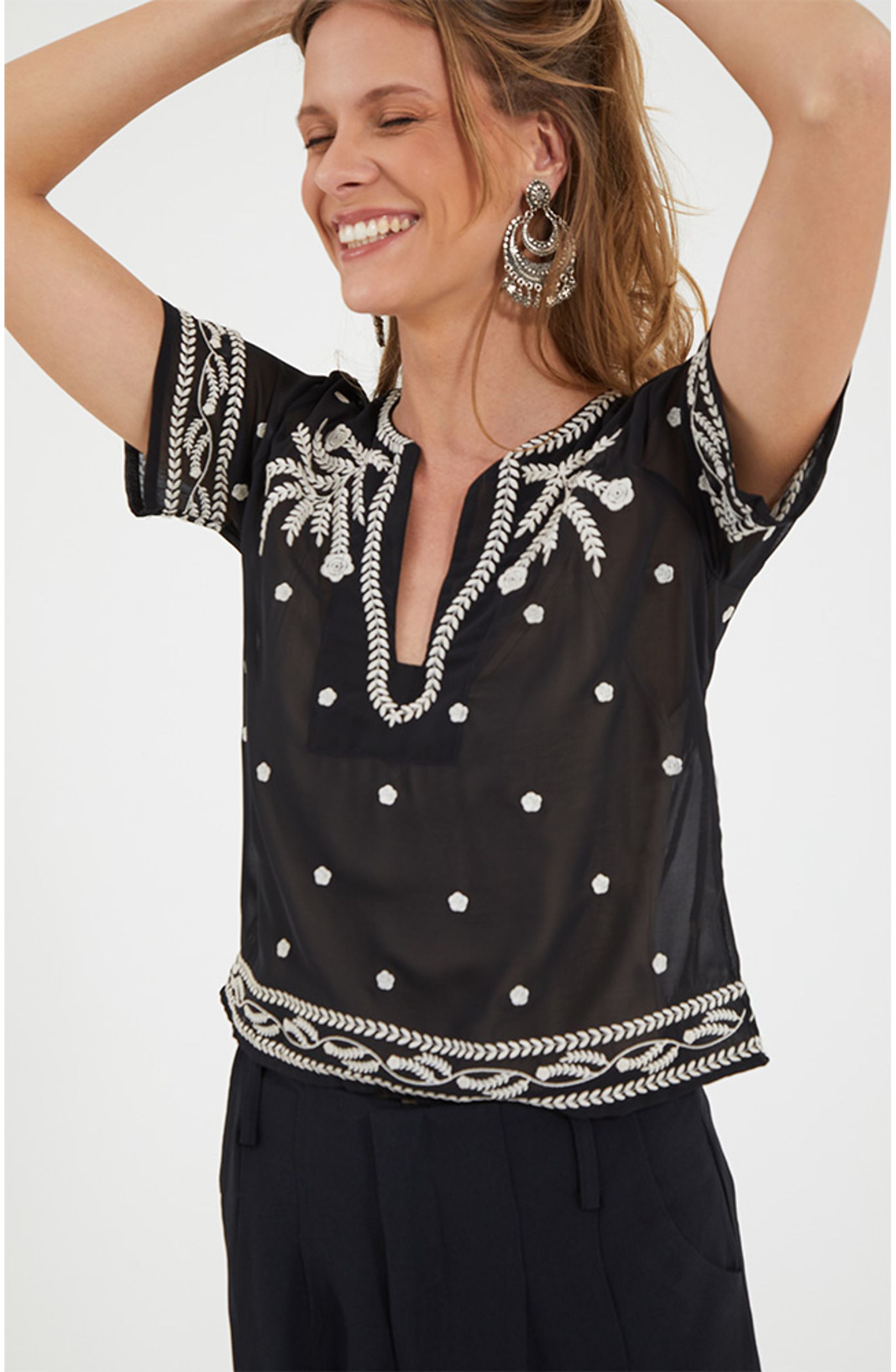 BLUSA LISA BORDADO BEATRICE mobile