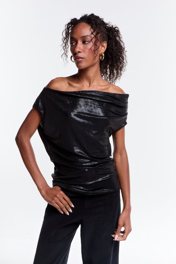 BLUSA DECOTE DEGAGÊ STAR PRETO - PP