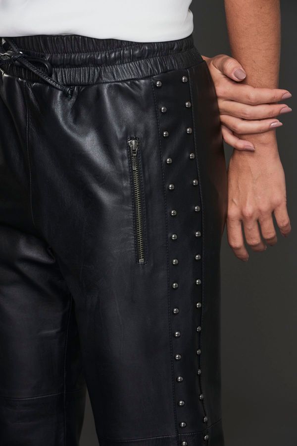 CALÇA COURO TACHAS PRETO - 44